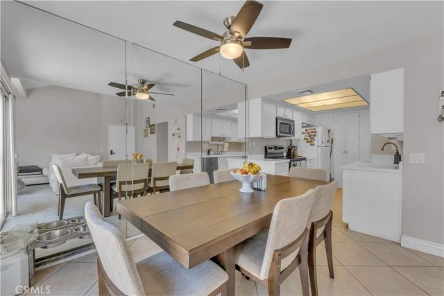 18408 Hatteras 44, Tarzana, CA 91356
