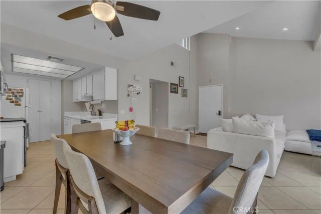 18408 Hatteras 44, Tarzana, CA 91356