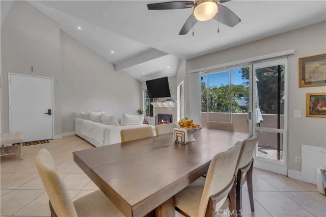 18408 Hatteras 44, Tarzana, CA 91356