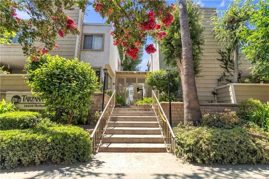 18408 Hatteras 44, Tarzana, CA 91356