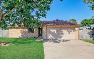 830 S 6th Street, La Porte, TX 77571