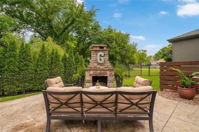 304 Shoreline Drive, Louisburg, KS 66053