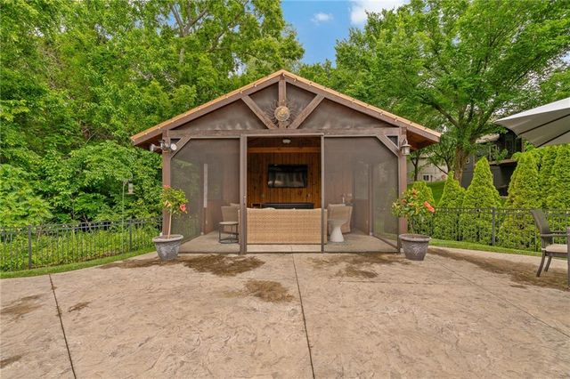 304 Shoreline Drive, Louisburg, KS 66053