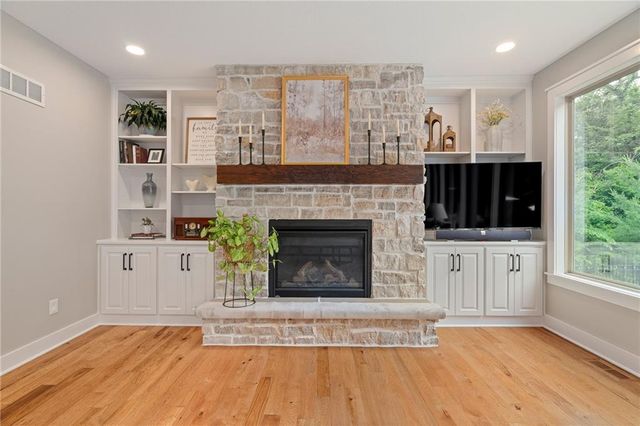 304 Shoreline Drive, Louisburg, KS 66053