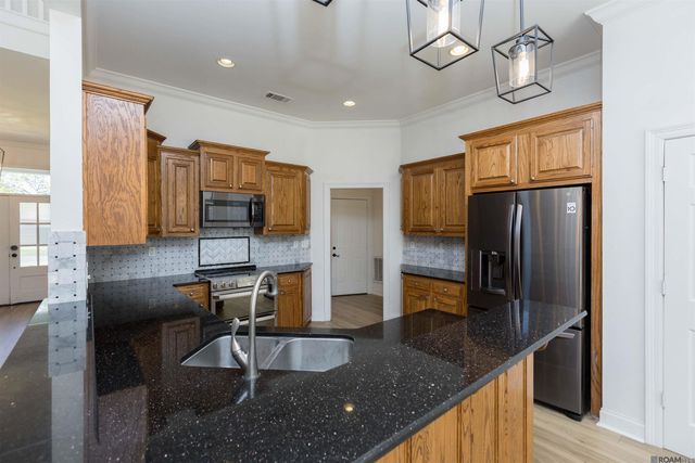 37295 St Marie Ave, Prairieville, LA 70769