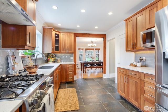 2821 Cornwall Avenue, Bellingham, WA 98225