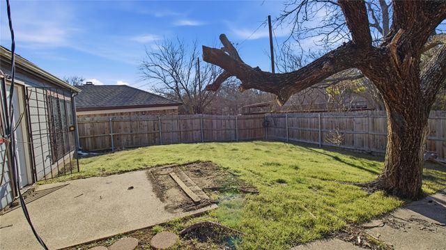 815 Apache, Dallas, TX 75217