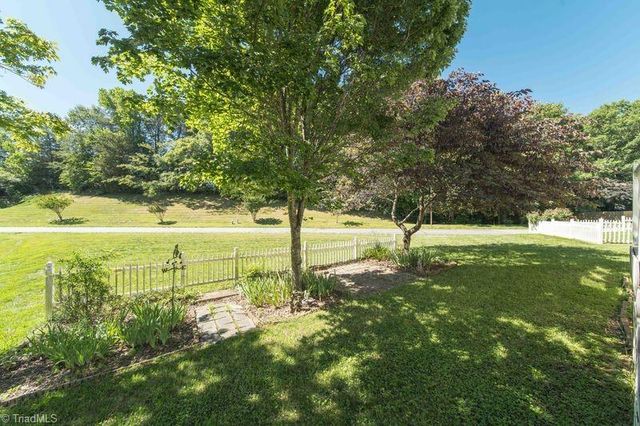 1225 Avery Way, Kernersville, NC 27284