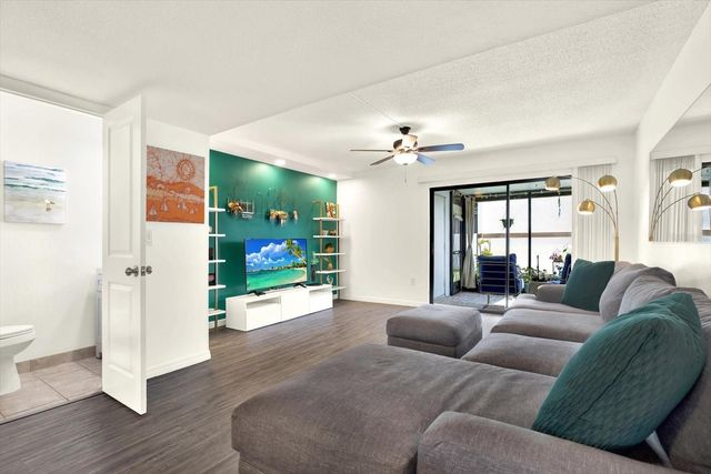 9209 SEMINOLE BOULEVARD 65, Seminole, FL 33772