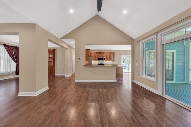 165 Peninsula DR, Moneta, VA 24121
