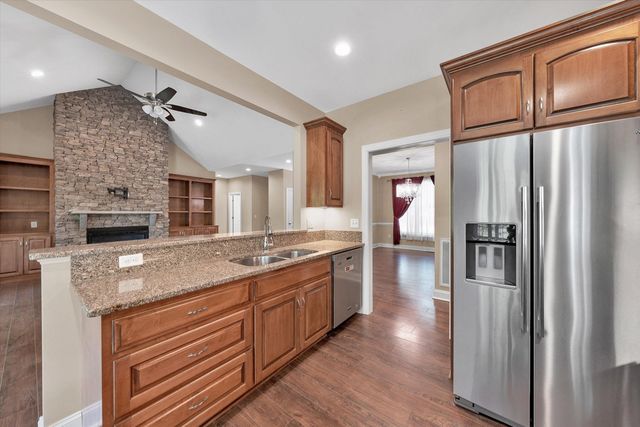 165 Peninsula DR, Moneta, VA 24121