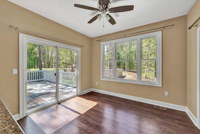 165 Peninsula DR, Moneta, VA 24121