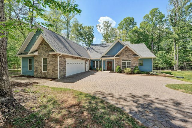 165 Peninsula DR, Moneta, VA 24121
