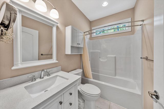 165 Peninsula DR, Moneta, VA 24121