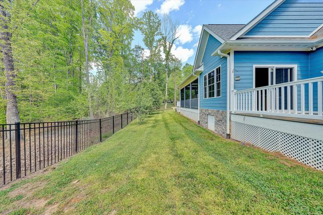 165 Peninsula DR, Moneta, VA 24121