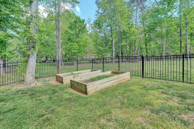 165 Peninsula DR, Moneta, VA 24121