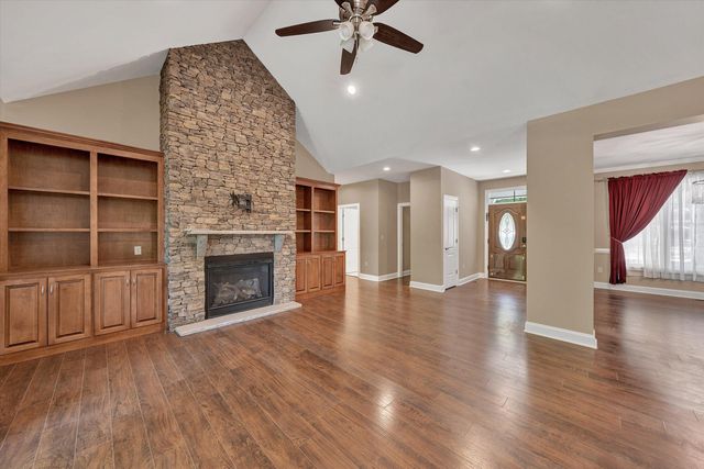 165 Peninsula DR, Moneta, VA 24121