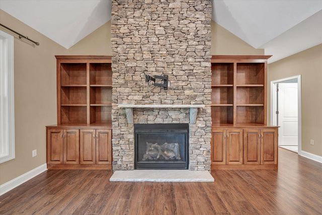 165 Peninsula DR, Moneta, VA 24121