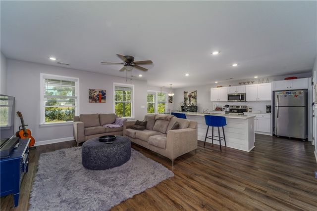 301 Bottlebrush Walk, Brunswick, GA 31525