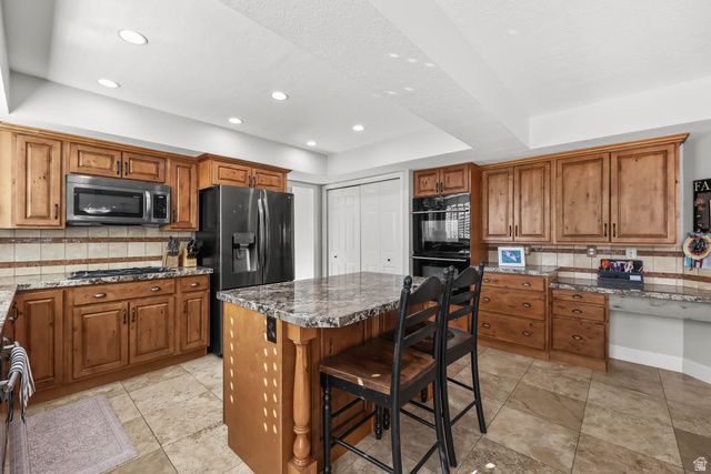 2022 E TALL PINES WAY, Sandy, UT 84092