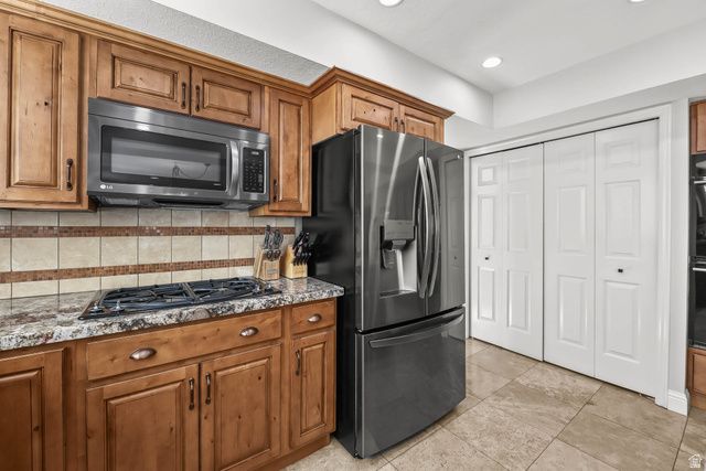 2022 E TALL PINES WAY, Sandy, UT 84092