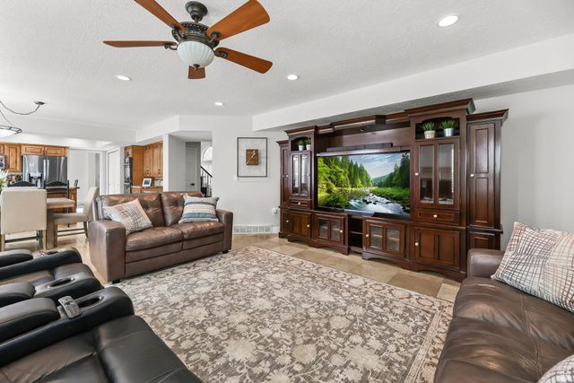 2022 E TALL PINES WAY, Sandy, UT 84092