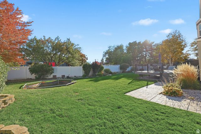 2022 E TALL PINES WAY, Sandy, UT 84092