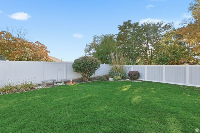 2022 E TALL PINES WAY, Sandy, UT 84092