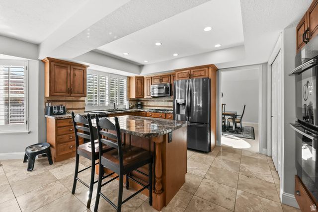 2022 E TALL PINES WAY, Sandy, UT 84092