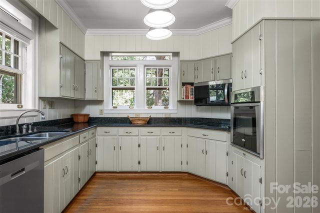 17 Lynwood Road, Asheville, NC 28804