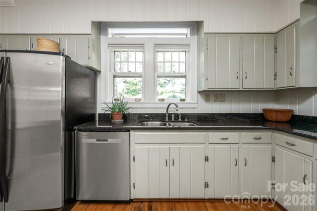17 Lynwood Road, Asheville, NC 28804
