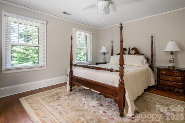 17 Lynwood Road, Asheville, NC 28804