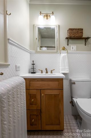 17 Lynwood Road, Asheville, NC 28804