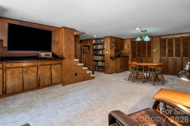 17 Lynwood Road, Asheville, NC 28804