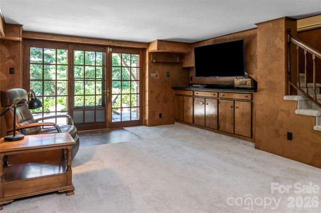 17 Lynwood Road, Asheville, NC 28804