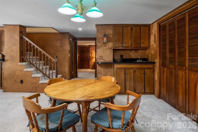 17 Lynwood Road, Asheville, NC 28804