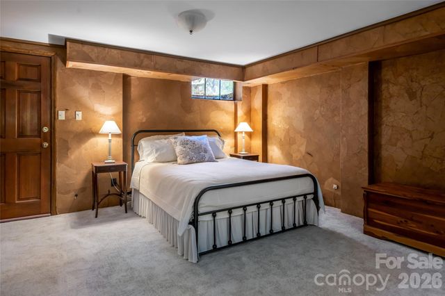 17 Lynwood Road, Asheville, NC 28804