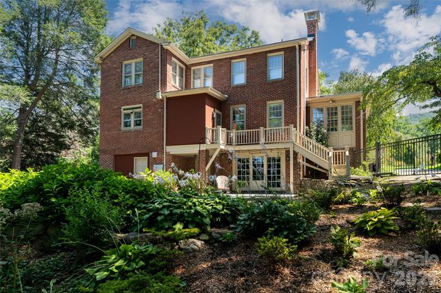 17 Lynwood Road, Asheville, NC 28804