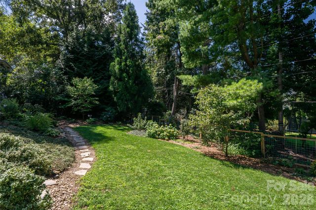 17 Lynwood Road, Asheville, NC 28804