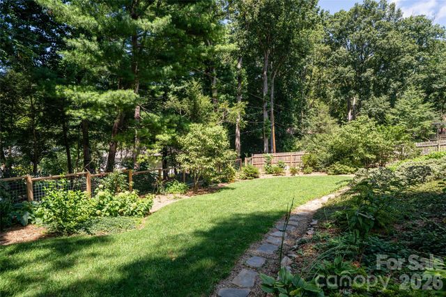 17 Lynwood Road, Asheville, NC 28804