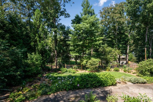 17 Lynwood Road, Asheville, NC 28804