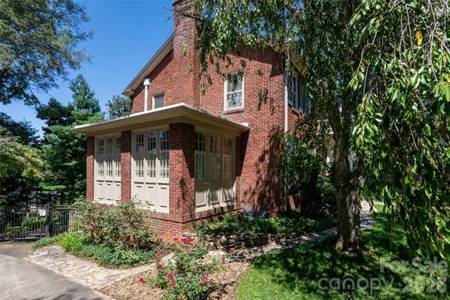 17 Lynwood Road, Asheville, NC 28804