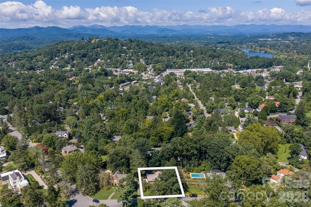 17 Lynwood Road, Asheville, NC 28804