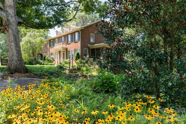 17 Lynwood Road, Asheville, NC 28804