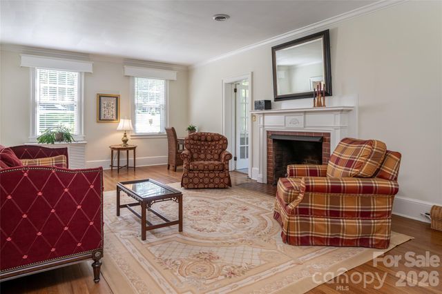 17 Lynwood Road, Asheville, NC 28804