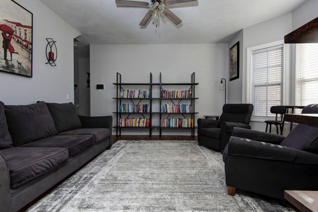 2063 W Melbourne Court, Springfield, MO 65810