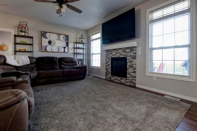 2063 W Melbourne Court, Springfield, MO 65810