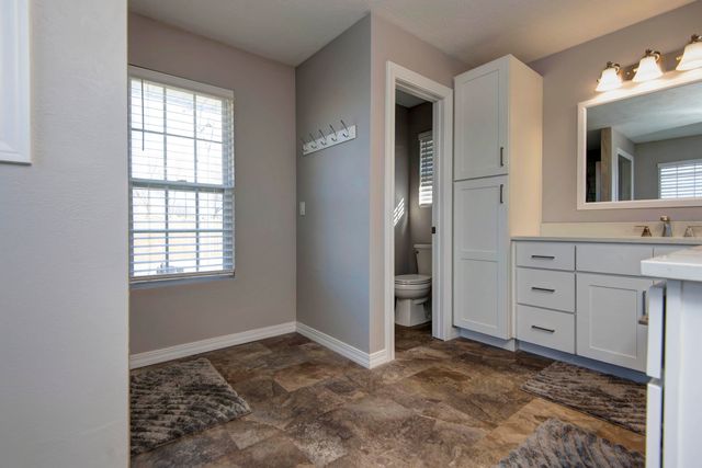 2063 W Melbourne Court, Springfield, MO 65810