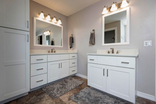 2063 W Melbourne Court, Springfield, MO 65810