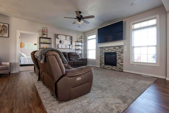 2063 W Melbourne Court, Springfield, MO 65810